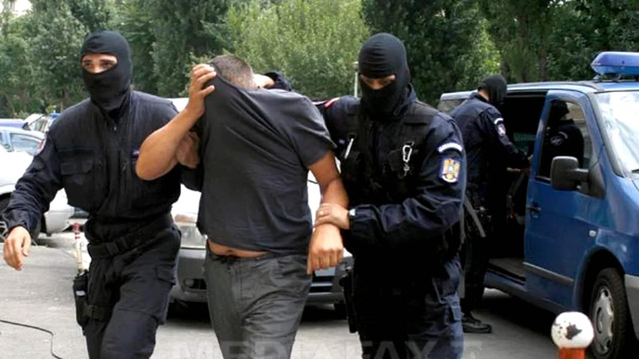 CAZUL FRAUDELOR BANCARE: 17 persoane, printre care un vicepreşedinte BRD, reţinute. Aurel Şaramet va fi cercetat în libertate