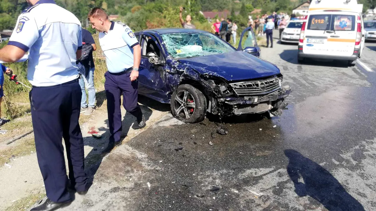 Accident grav la intrarea în Petroşani: O femeie a murit şi doi bărbaţi au fost răniţi | FOTO