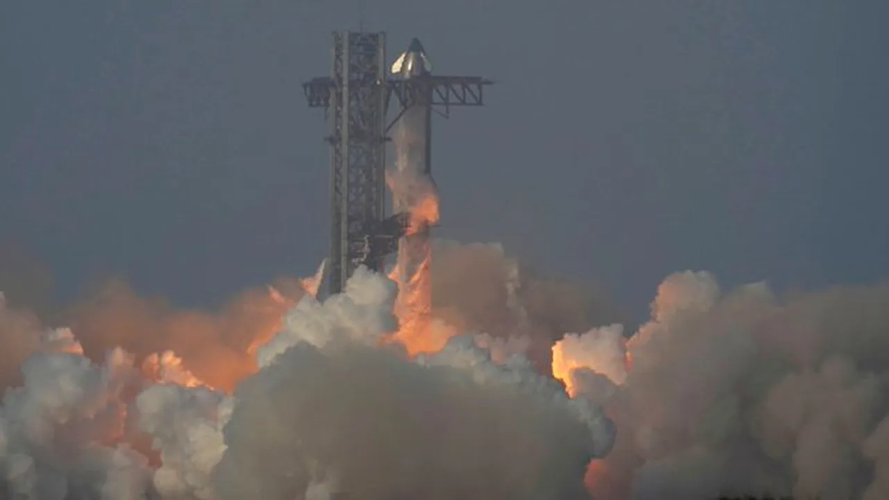 Starship SpaceX, cea mai mare rachetă a lui Elon Musk, a explodat deasupra Oceanului Indian. Elon Musk promite lansări mai rapide