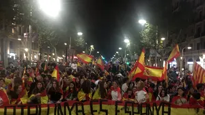 Sute de persoane au protestat la Barcelona faţă de proclamarea independenţei Cataloniei - VIDEO