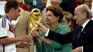 Sculptorul Cupei Mondiale: FIFA dorea un trofeu mai fotogenic, uşor şi care să arate bine la TV