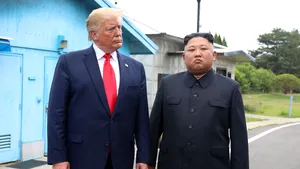 Întâlnire ISTORICĂ în zona demilitarizată: Ce au discutat Donald Trump şi Kim Jong-Un în spatele uşilor închise/ Preşedintele american l-a invitat pe liderul nord-coreean la Washington