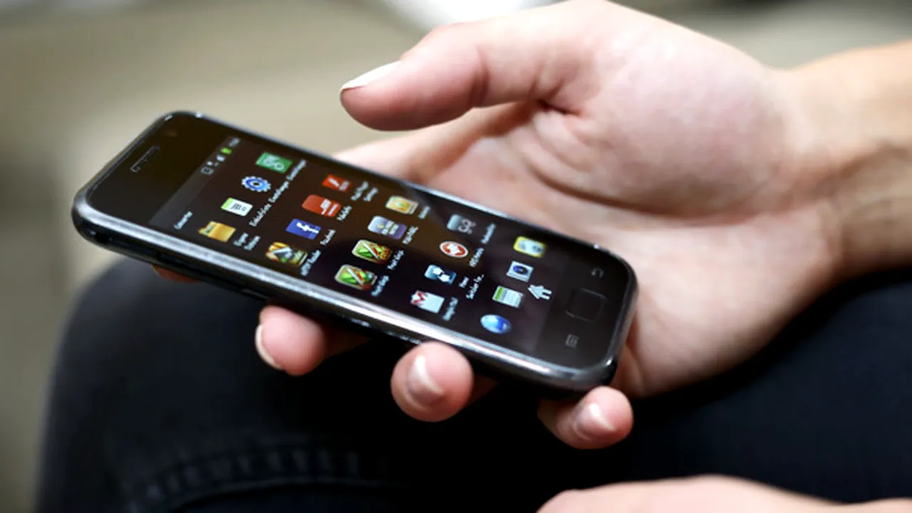 STUDIU Deloitte: Convorbirile telefonice sunt înlocuite de aplicaţiile de chat