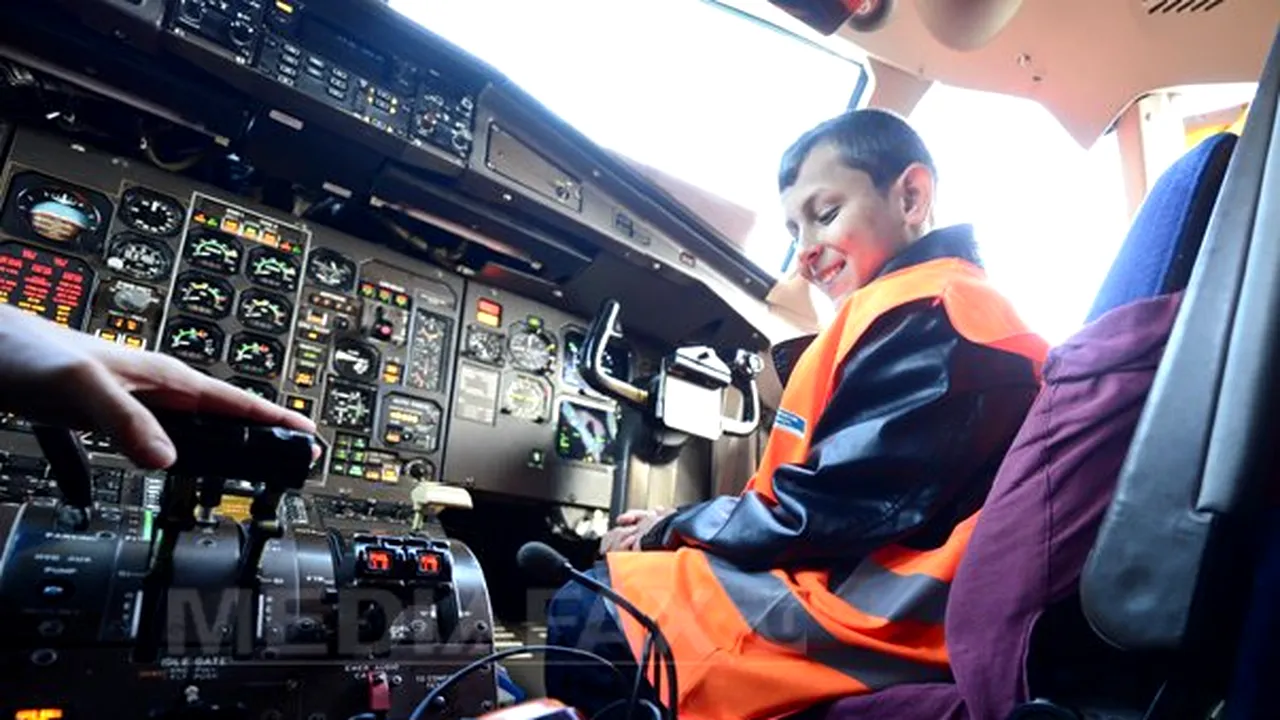 REPORTAJ: Copii în rol de dirijor de trafic aerian, ambasador şi jurnalist, de Ziua Ştafetei - FOTO
