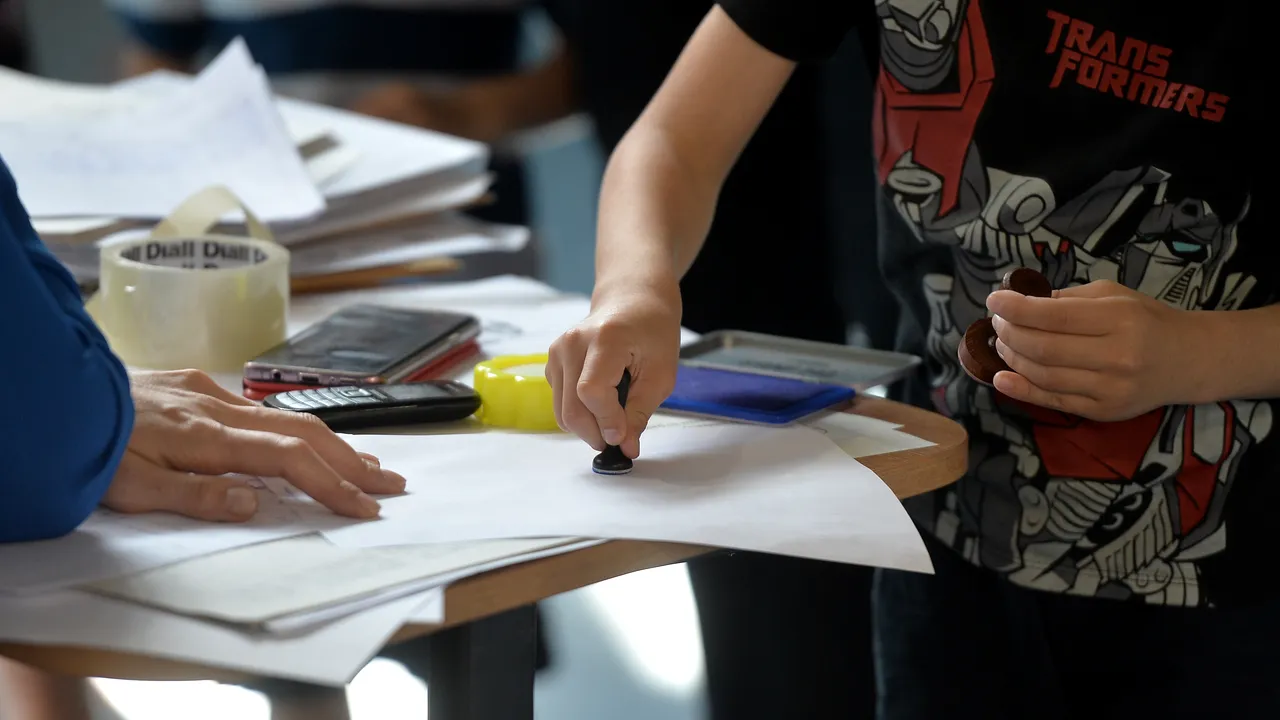 Prima REACŢIE a PSD în ziua votului: Operatorii de tablete insistă ca cetăţenii să voteze şi la Referendum