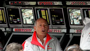 Ron Dennis renunţă la funcţia de preşedinte al McLaren-Mercedes