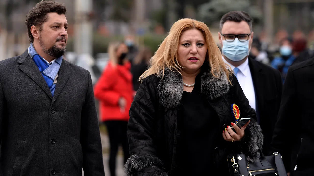 Premierul interimar Nicolae Ciucă cere verificarea adeverinţei invocate de Diana Şoşoacă pentru a nu purta mască 
