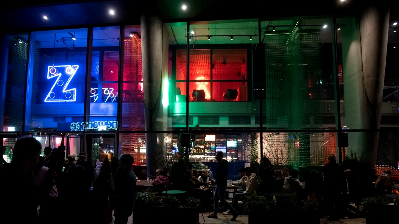 Polonia se pregăteşte pentru marea redeschidere: barurile, pub-urile şi restaurantele vor primi clienţi în interior după şapte luni