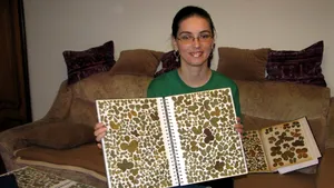 FOTO | Cea mai norocoasă tânără din România. Andreea Reman a avut o pasiune ieşită din comun încă de mică: căuta trifoi cu patru foi. Numărul incredibil la care a ajuns în prezent