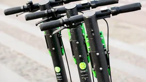 Lime retrage temporar trotinetele din România şi alte ţări europene