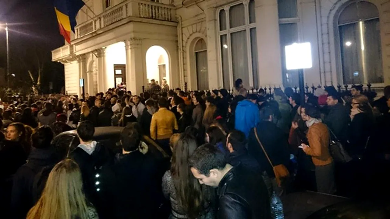 Românii din diaspora cer mai multe secţii şi buletine de vot în turul II al alegerilor. SCRISOAREA unei românce din Londra: Suntem dispuşi să facem voluntariat în secţiile de votare. Vrem să votăm