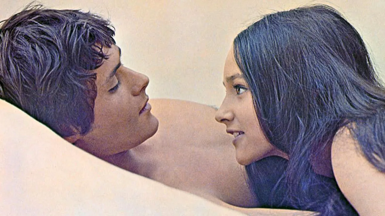Olivia Hussey şi Leonard Whiting au pierdut procesul intentat împotriva companiei Paramount Pictures. Cei doi actori susţin că au fost filmaţi dezbrăcaţi împotriva voinţei lor 