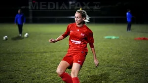 Premiul Puskas pentru golul anului: Rodriguez, Van Persie şi Stephanie Roche, finalişti