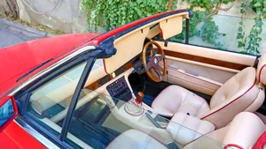 Maşina lui Elton John a fost scoasă la licitaţie. Care este preţul de pornire