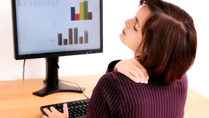 Opt obiceiuri proaste care provoacă dureri de spate