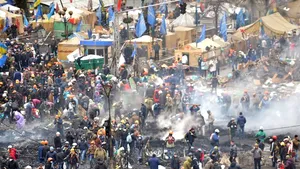 CRIZA DIN UCRAINA: După cea mai sângeroasă zi a protestelor, soldată cu cel puţin 100 de morţi, Ianukovici a fost de acord cu alegeri anticipate, susţine premierul Poloniei. Opoziţia anunţă că nu există acord - VIDEO, FOTO