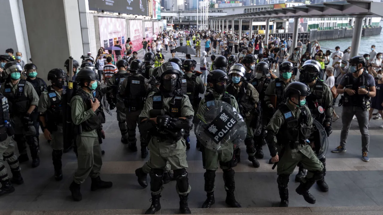 Protestele din Hong Kong: Sute de oameni, cu vârste cuprinse între 12 şi 65 de ani, au fost arestaţi