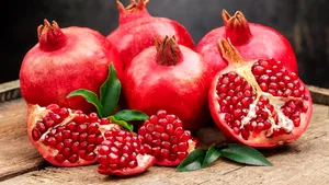 Longevitate: cele 7 super-alimente care încetinesc îmbătrânirea. La ce foloseşte rodia
