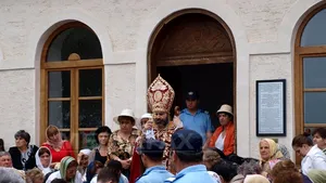Suceava: Sute de armeni la Mănăstirea Hagigadar, cu hramul Adormirea Maicii Domnului - FOTO