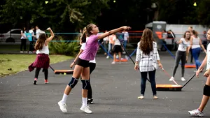 Cluj-Napoca o ia înaintea Bucureştiului. Curţile şcolilor vor fi DESCHISE pentru copii în timpul vacanţei: 