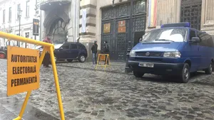 Percheziţii DNA cu probleme la locuinţa preşedintelui AEP. Soţul lui Pătru ar fi încercat să fugă cu probe. Acţiunea vizează achiziţionarea unor softuri pentru alegeri - FOTO, VIDEP