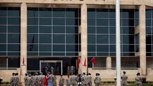 Autorul atacului de la Fort Hood era ameninţat de concediere