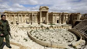 RĂZBOIUL DIN SIRIA: Avioane militare ruse au bombardat poziţii teroriste din oraşulul antic Palmyra, un fief al ISIS