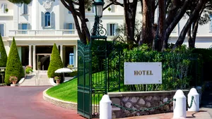 „Ajunge!”. S-au săturat de influenceri. Hotelurile, restaurantele și locurile celebre care le închid ușa 