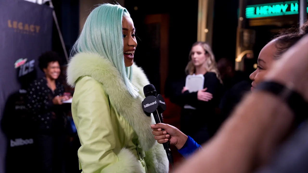 Vedeta Cardi B, ARESTATĂ în urma unei altercaţii 