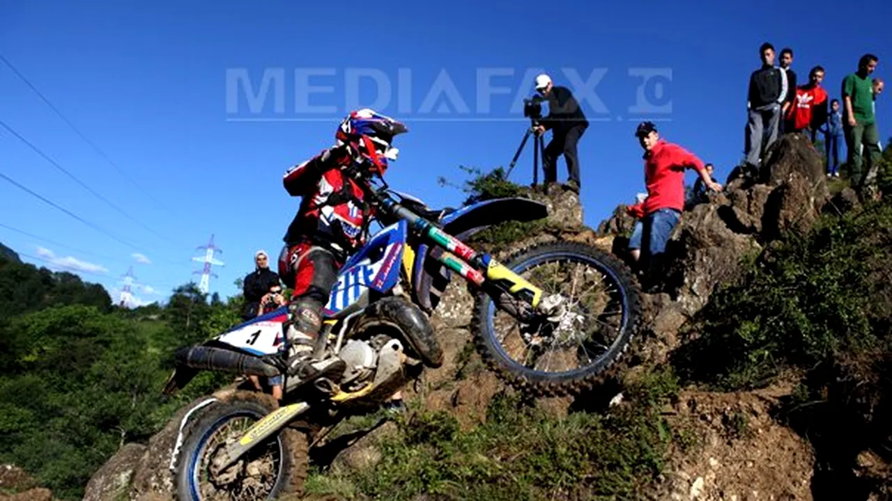 Şase motociclete enduro de 40.000 de euro, participante la un campionat, au fost furate în judeţul Arad