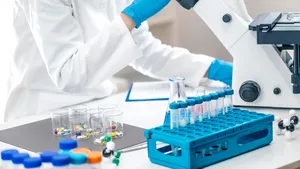 Efectele COVID-19: Va putea coronavirusul aduce înapoi fabricile de medicamente ale Europei?