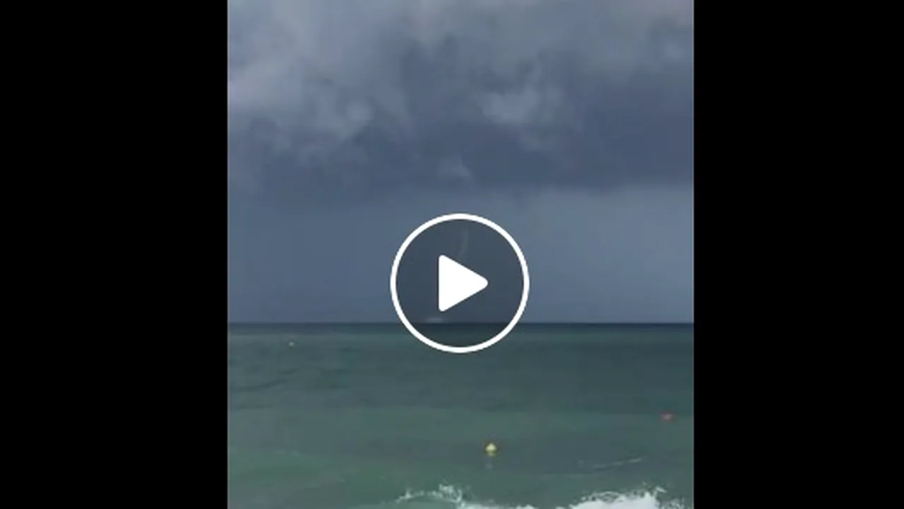 Trombă marină, cu aspect de TORNADĂ, filmată la Eforie Nord | VIDEO