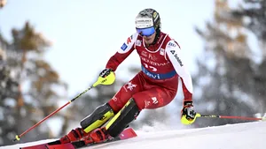 Schiorul austriac Manuel Feller, medaliat la JO 2026, își încheie sezonul. Anunță că va fi supus la două operații