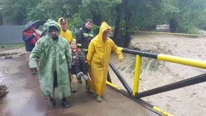 Situaţia drumurilor: Trafic oprit în continuare pe trei drumuri naţionale, iar pe două se circulă îngreunat, după ploi