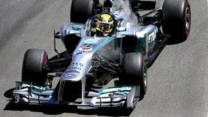 Bonusuri pentru cei 700 de angajaţi ai echipei Mercedes, după câştigarea titlului mondial la F1