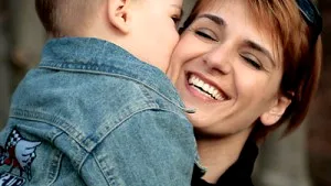 Fericirea este contagioasă, dar nu şi la birou