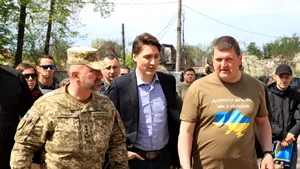 Premierul canadian Justin Trudeau, vizită surpriză în Irpin, Ucraina. „A venit să vadă cu ochii săi toată grozăvia pe care ocupanţii ruşi au provocat-o