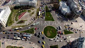 Administraţia Străzilor Bucureşti vrea să dea aproape 400.000 de euro pentru garduri de protecţie 