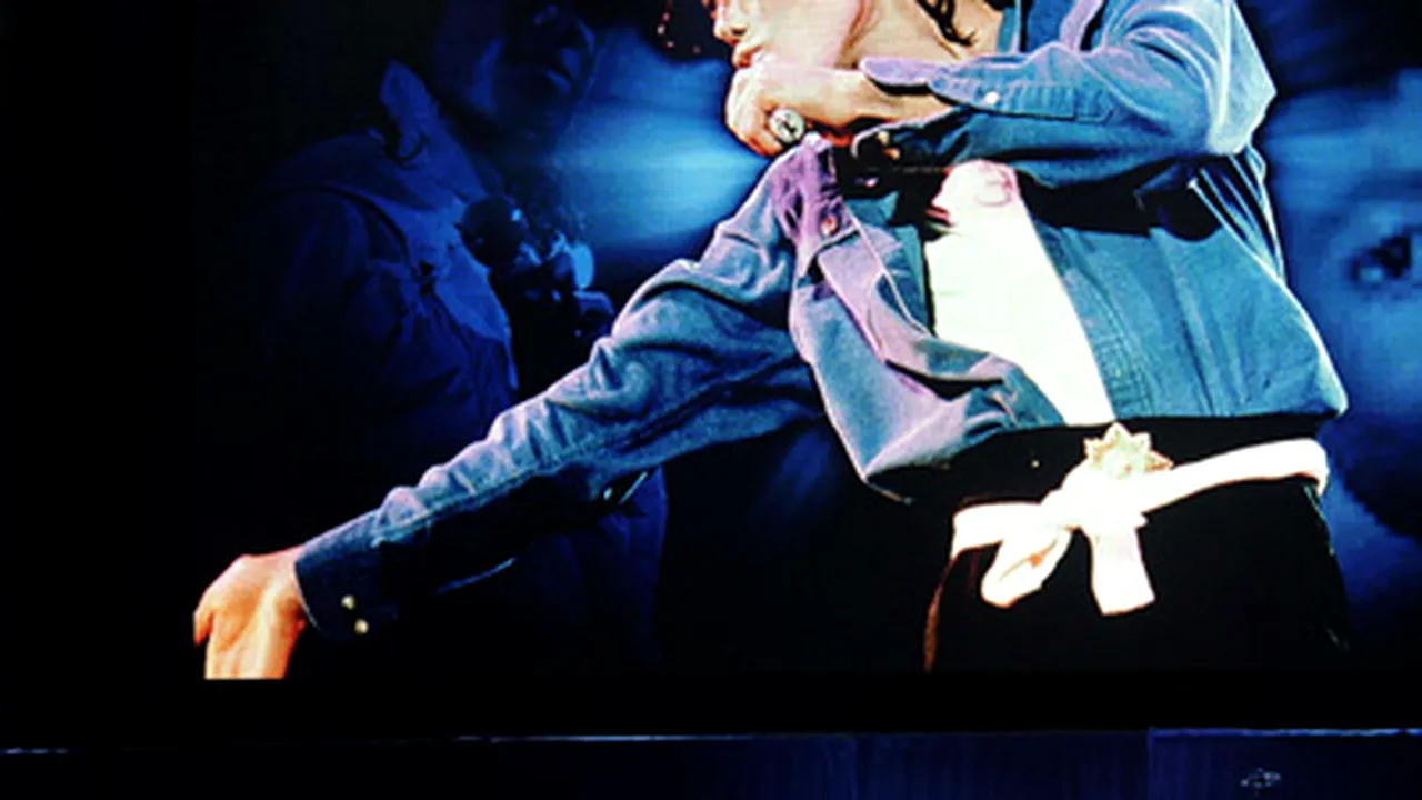 Michael Jackson a scris un roman despre un star rock