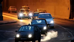 Aleksandr Lukaşenko ameninţă că maşinile persoanelor care poluează mediul ar putea fi confiscate