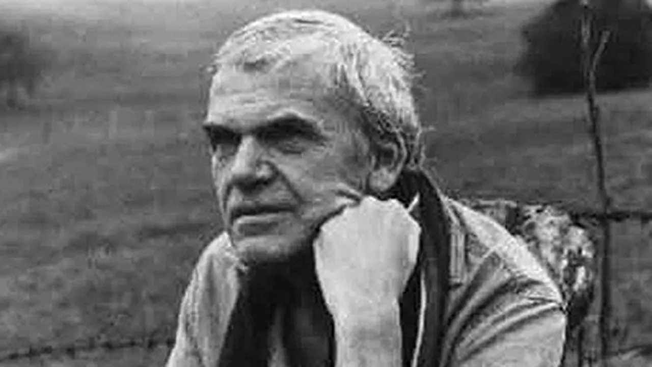 Milan Kundera a făcut poliţie politică, potrivit unui raport