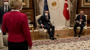 VIDEO Ursula von der Leyen, lăsată în picioare la întâlnirea oficială cu Erdogan. Reacţia Bruxelles-ului: ”A fost în mod clar surprinsă”