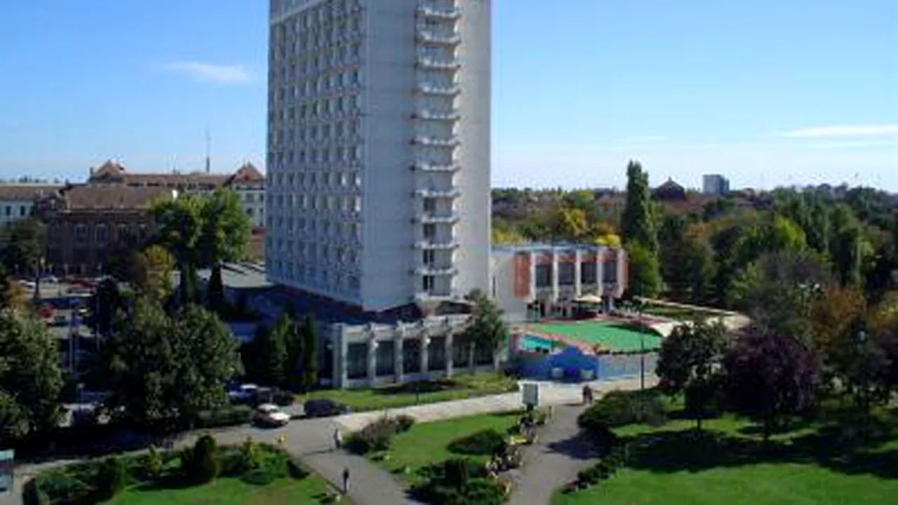 Un student a fost găsit mort lângă un hotel din Timişoara, unde se cazase