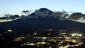 Guvernul japonez a lansat un videoclip generat de IA, pe tema unor posibile scenarii dure în cazul unei erupții a vulcanului Fuji
