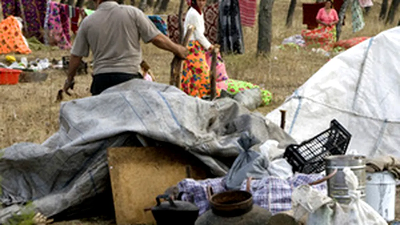Roma Camp In SW France Sprayed With Disinfectant – Paper