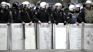 Echipa Pro TV a fost atacată de poliţişti în Chişinău - VIDEO