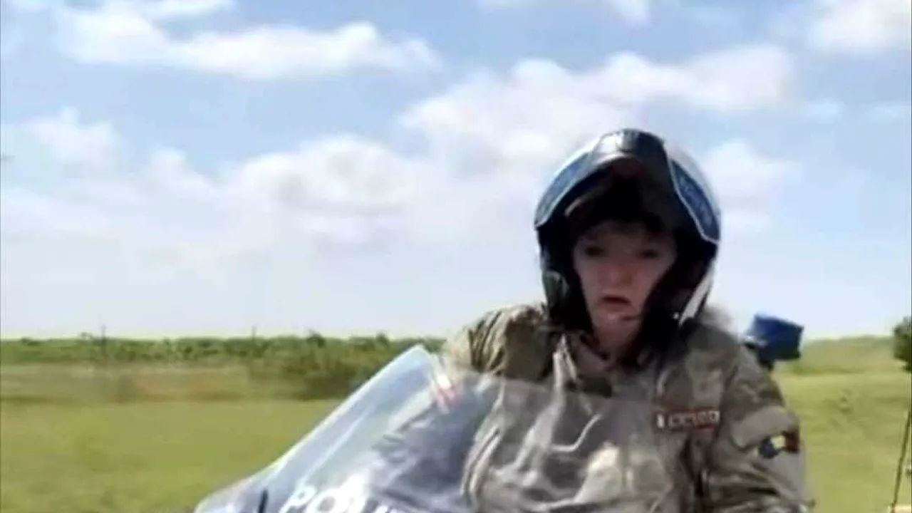 IGPR face verificări după ce Diana Şoşoacă s-a filmat pe o motocicletă a poliţiei