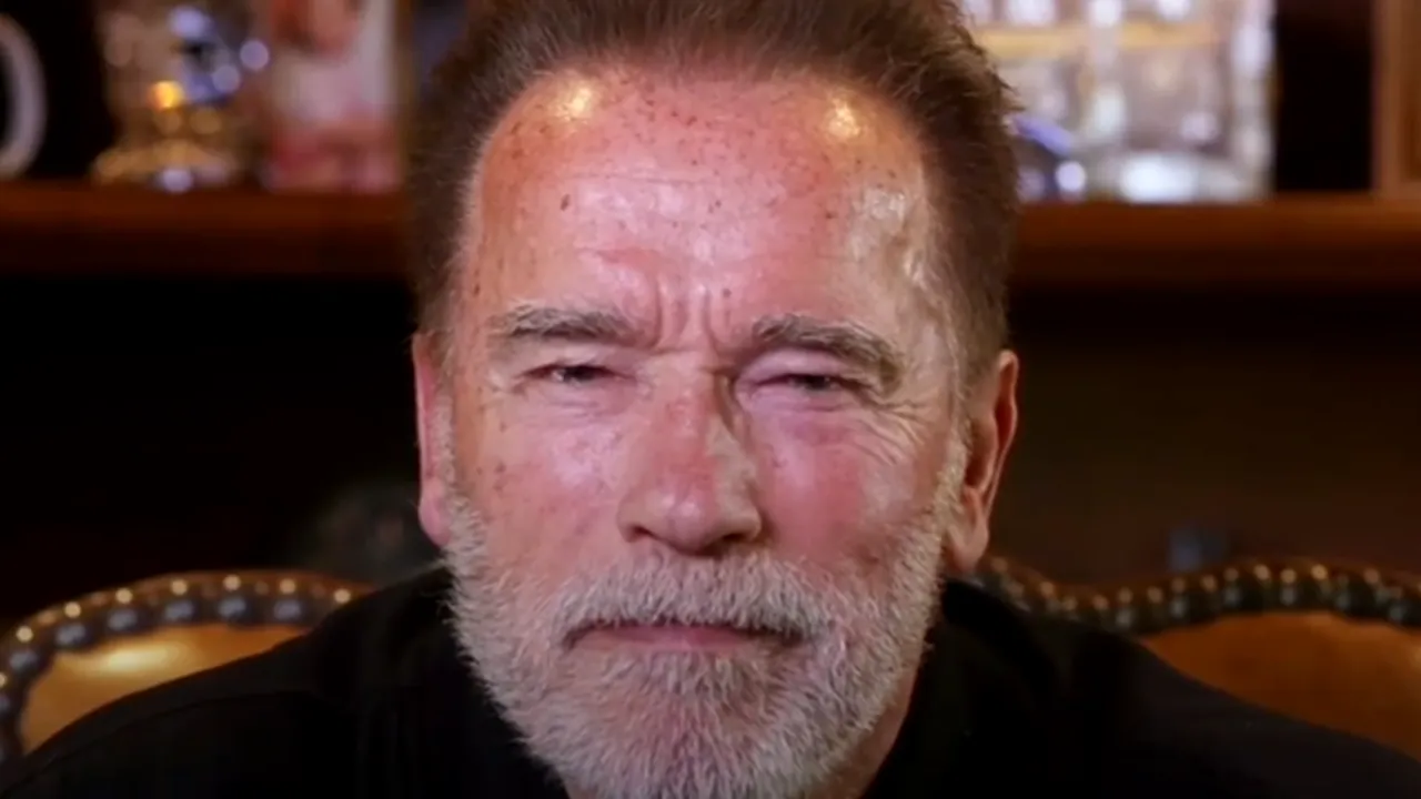 Arnold Schwarzenegger a reparat o groapă din cartierul său din LA: „să nu ne plângem, să facem ceva”
