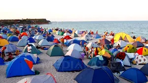 Vrei să-ţi petreci vacanţa la cort? Ce trebuie să ştii pentru o vacanţă reuşită