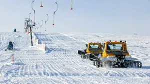 Se schiază de sâmbătă la Transalpina pe două pârtii din golul alpin